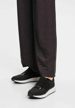 ESPRIT Sneakers Laag - Black