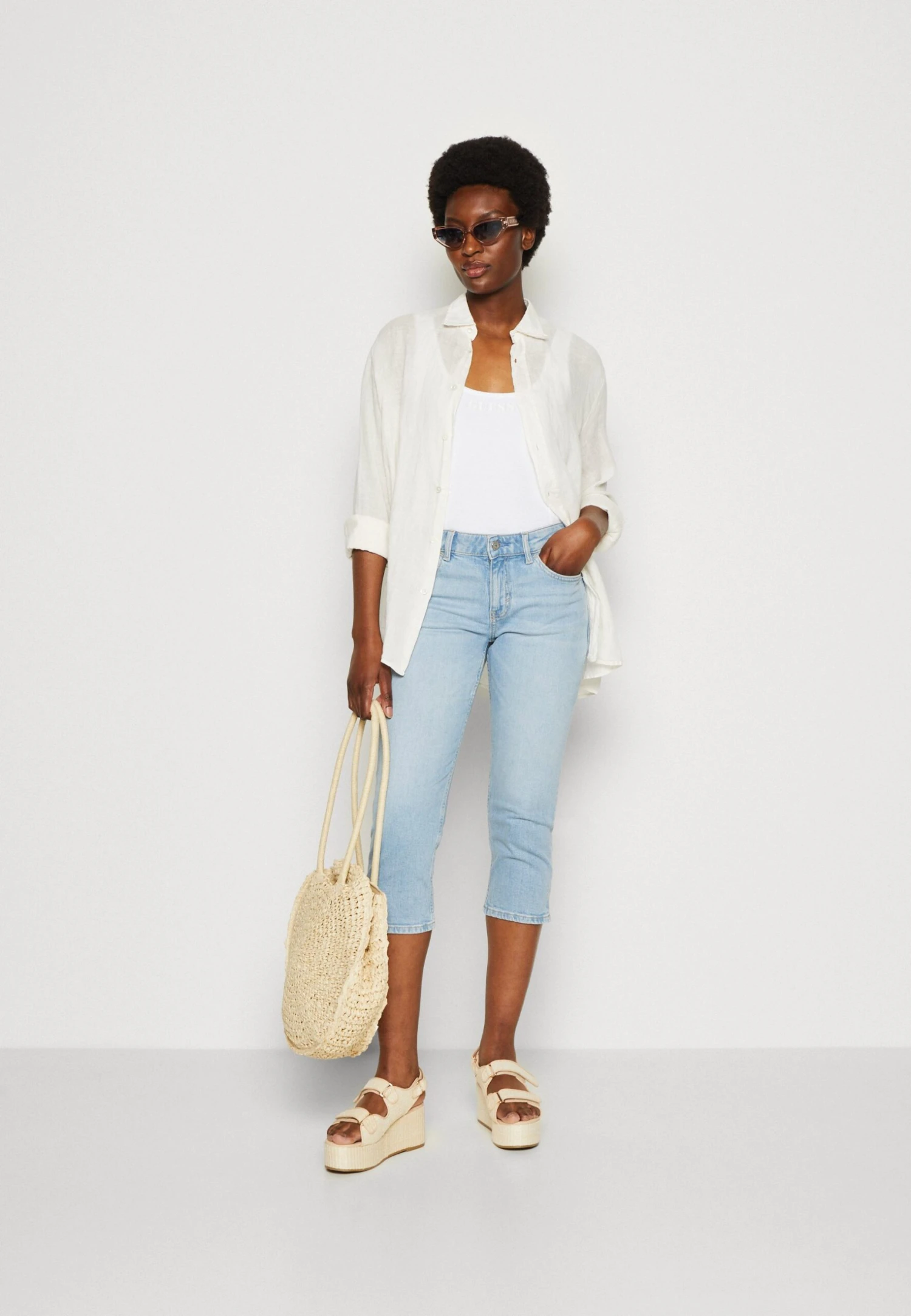 ESPRIT Capri - Jeansshort - Blue Light Wash 4 ESPRIT Capri - Jeansshort - Blue Light Wash - Afbeelding 2