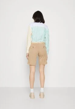 ESPRIT Chino - Shorts - Taupe -Esprit 74e64df4d27f4925820c6331645bf749