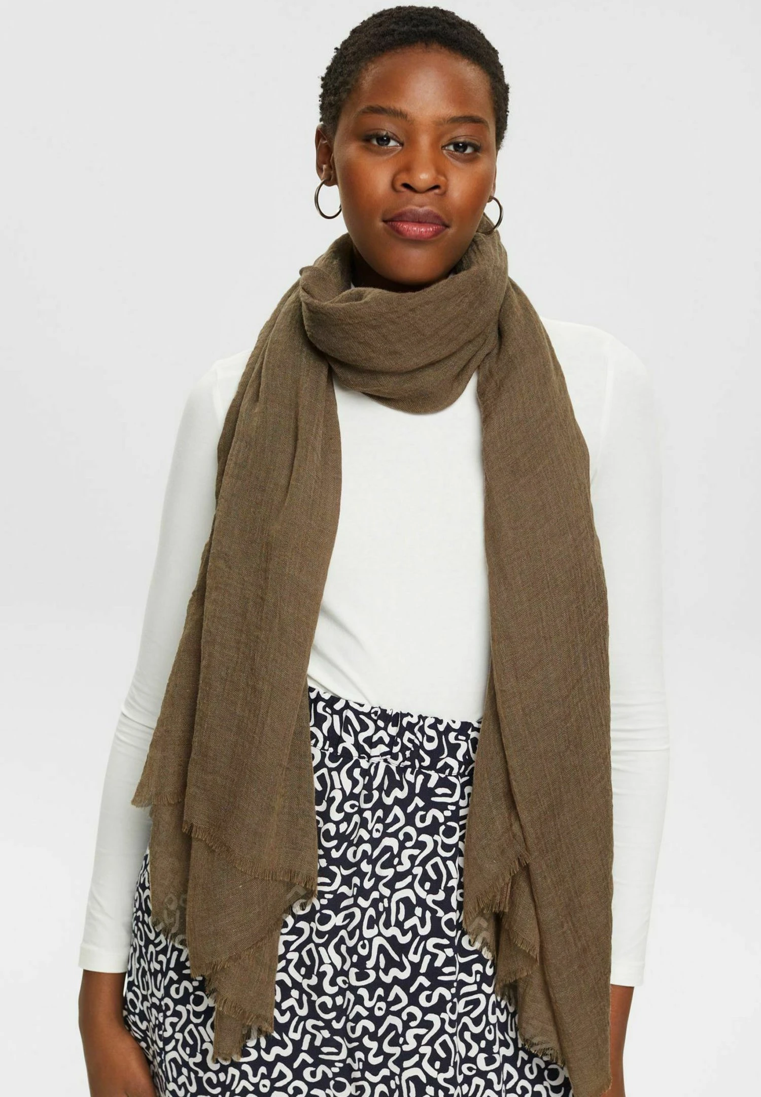 ESPRIT Sjaal - Light Khaki 2 ESPRIT Sjaal - Light Khaki