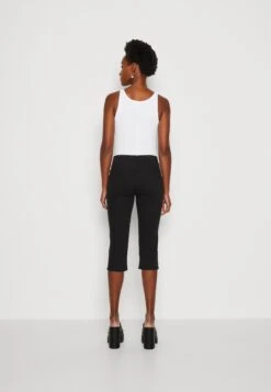 Edc By Esprit Capri - Jeansshort - Black -Esprit 8bdf19a59cd046589e5458811559d550