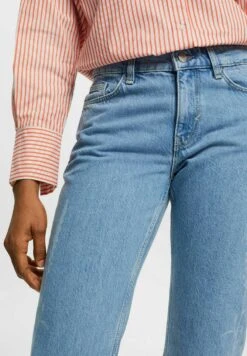 ESPRIT Flared Jeans - Blue Light Washed -Esprit ac30cff5191e4cd3a3bdac237e6578e6