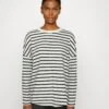 ESPRIT Longsleeve - Off White -Esprit d4bfa27c0db34089a1aebdcc8ca0ddf9