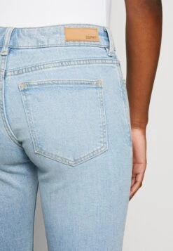 ESPRIT Capri - Jeansshort - Blue Light Wash 11 ESPRIT Capri - Jeansshort - Blue Light Wash -Esprit f0e70c28adcd458ca57950206f9278f7