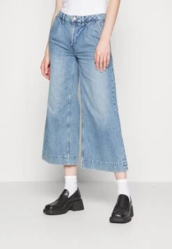 ESPRIT Clt Mr Culotte - Flared Jeans - Blue Light Wash -Esprit f14179e4c3a84538abedf9606ca24851