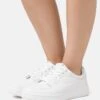 ESPRIT Sneakers Laag - White