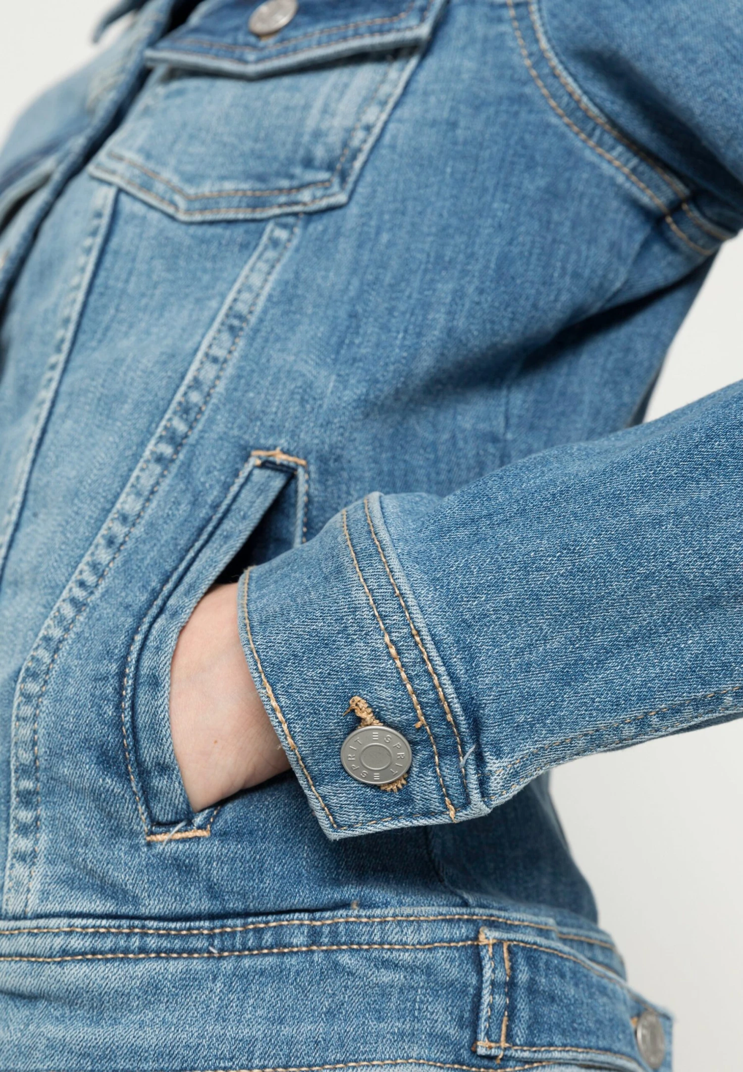 ESPRIT Indoor- Spijkerjas - Blue Light Wash 7 ESPRIT Indoor- Spijkerjas - Blue Light Wash - Afbeelding 5